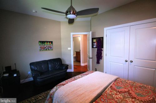 5 Middleton Dr, Trenton NJ exterior