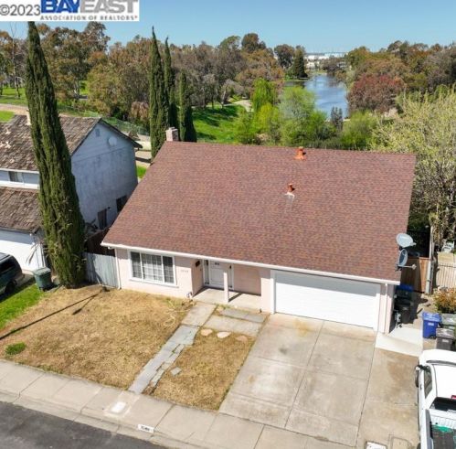 1549 Woodland Dr, West Pittsburg CA  94565-5633 exterior