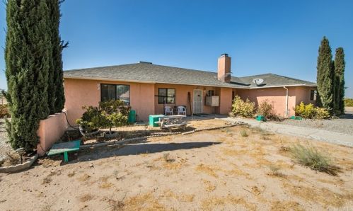 16242 Cahuenga Rd, Victorville, CA 92394-1210