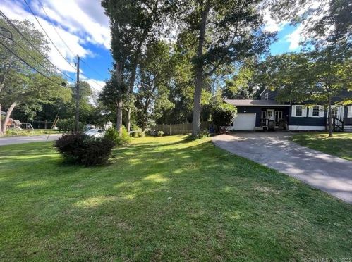 23 Washington Dr, Gales Ferry, CT 06335-1937
