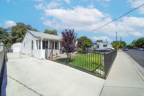 717 El Terino Ave, Modesto CA  95350-5630 exterior