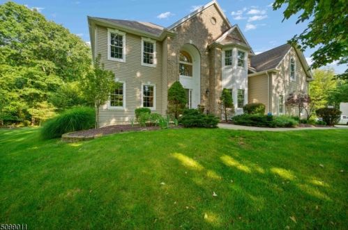 12 Stacey Ct, Sparta NJ  07871-1000 exterior