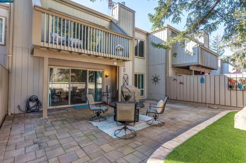 5213 Springdale Ave, Pleasanton CA 94588-3644 exterior