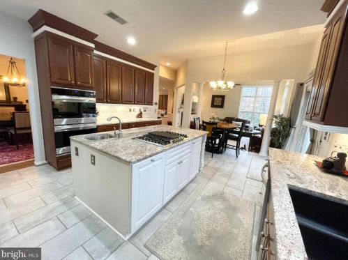 7226 Lyndam Hill Cir, Lorton VA  22079-4509 exterior