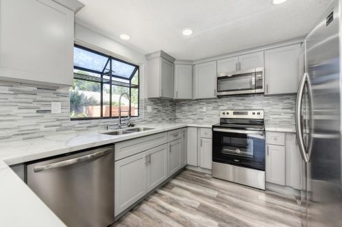 9262 Mapleview Way, Elk Grove CA  95758-5007 exterior