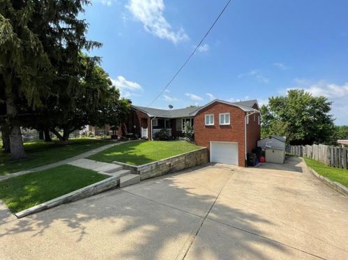 372 Lebanon School Rd, Pittsburgh, PA 15122-2516