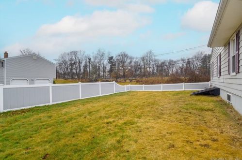 55 Pine River Rd, North Haven CT  06473-3312 exterior