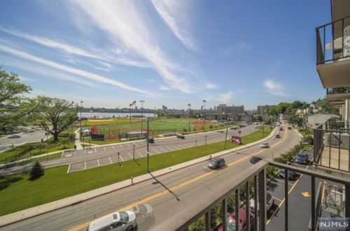 1150 River Rd, Edgewater NJ  07020-1334 exterior