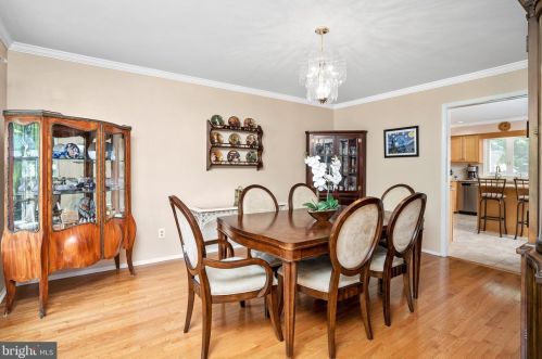 16 Dix Ln, Trenton NJ 08648-4844 exterior