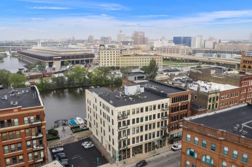 205 Water St, Milwaukee WI  53202-5730 exterior
