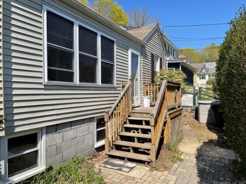 164 Vauxhall St, United States Coast Guard Ac CT  06320-3822 exterior