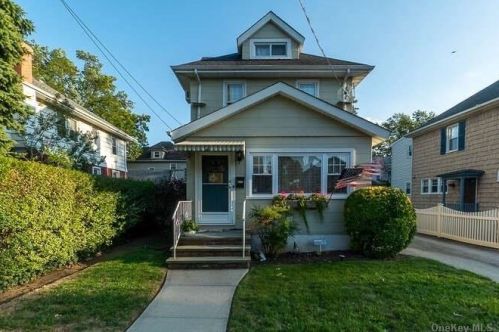 196 Lowell Ave, Floral Park, NY 11001-1534