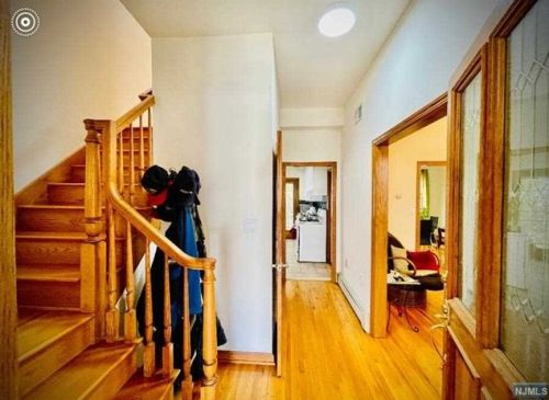 702 Grove Ave, Cliffside Park, NJ 07010-2008
