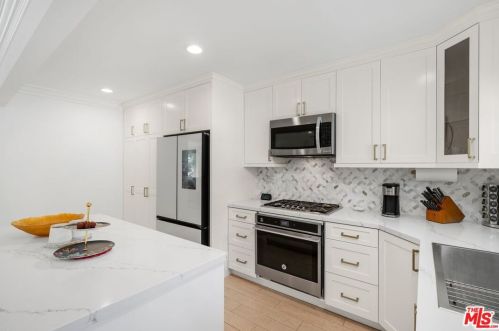 4841 Tyrone Ave, Van Nuys CA 91401-5126 exterior