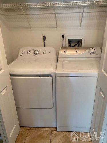 2 Powderhorn Ct, Woodbridge NJ  07095-1410 exterior