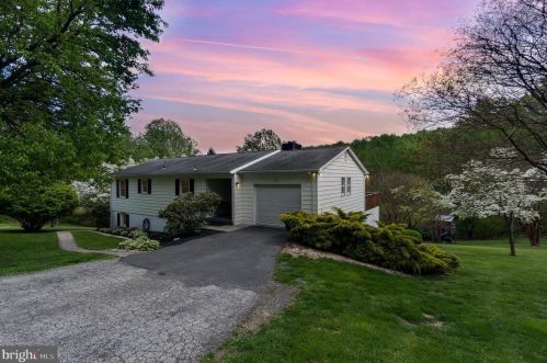 21 Robin Trl, Charnita, PA 17320-8116