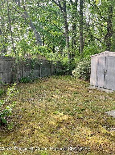 4 Circle Dr, Bricktown, NJ 08723-3538