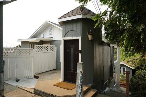 14757 Saturn Dr, San Leandro, CA 94578-1346