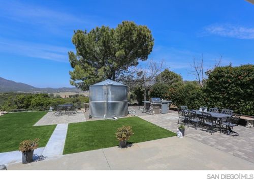 1529 Montecito Vis, Alpine CA  91901-2317 exterior