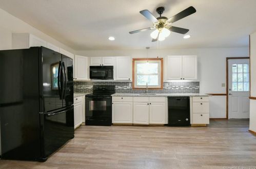 43 Crestdale Rd, Glastonbury, CT 06033-2408