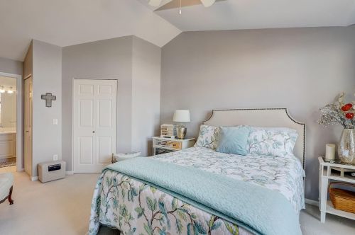 8993 Woodbridge Dr, Greendale WI  53129-1084 exterior
