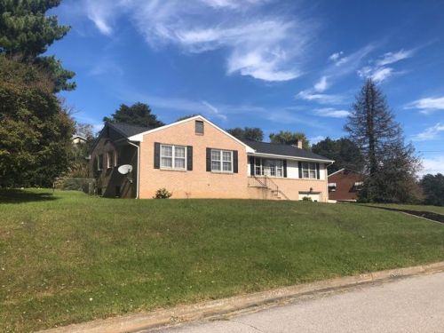 1519 Brushy Mountain Dr, Salem, VA 24153-2433