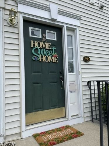 596 Hartford Dr, Nutley, NJ 07110-3948