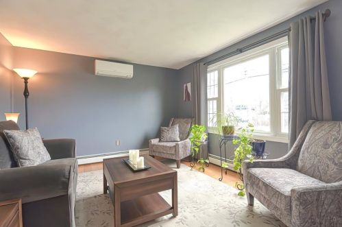 80 Seymour St, Warren, RI 02885-3829