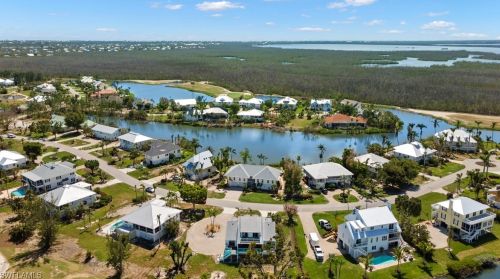1425 Causey Ct, Sanibel, FL 33957-3642