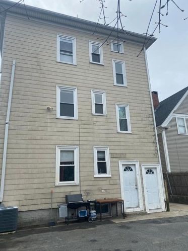 24 Wisdom Ave, Providence, RI 02908-4534