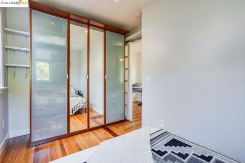 5912 Fremont St, Oakland CA 94608-2217 exterior