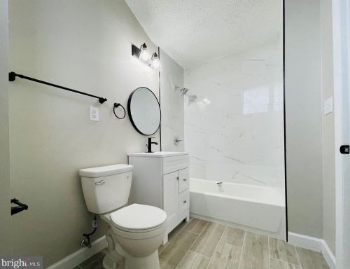 2120 Cartwright Pl, Herndon VA  20191-1903 exterior