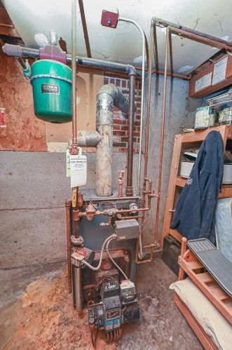 17 English Range Rd, Derry NH 03038-5323 exterior