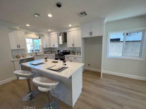 15744 Hartland St, Van Nuys CA  91406-5014 exterior