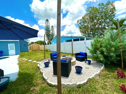 2062 Floresta Dr, Fort Pierce FL  34984-4706 exterior