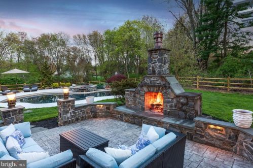 466 Black Swan Ln, Berwyn PA  19312-1908 exterior