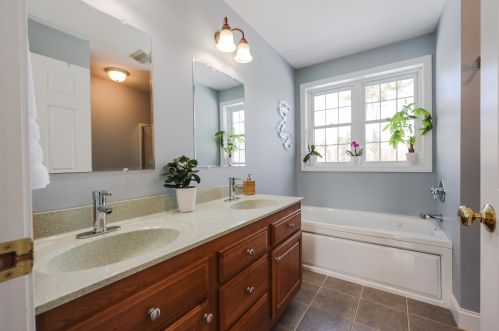 39 Bradford Cir, Hillsboro NH  03244-4864 exterior