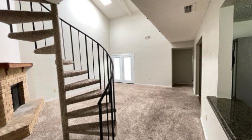 815 Rochelle Rd, Irving TX  75062-5652 exterior