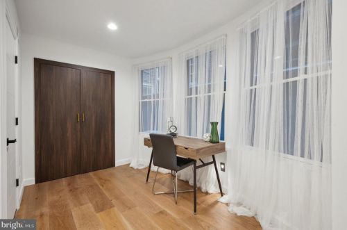 2037 Locust St, Philadelphia PA  19103-5613 exterior