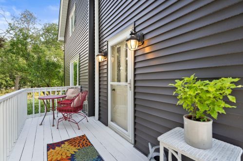 1465 Allen Rd, Oconomowoc, WI 53066-3410