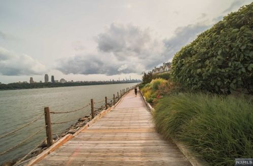 100 Grand Cove Way, Edgewater NJ 07020-7217 exterior