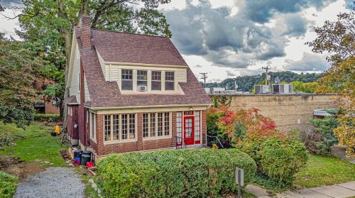 366 Delaware Ave, Oakmont, PA 15139-1618