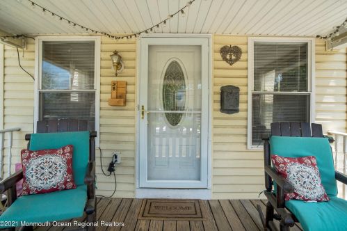 28 Bentley Ave, Trenton NJ  08619-3720 exterior