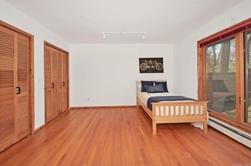 3 Banks Hill Rd, Pleasantville NY  10570-2453 exterior