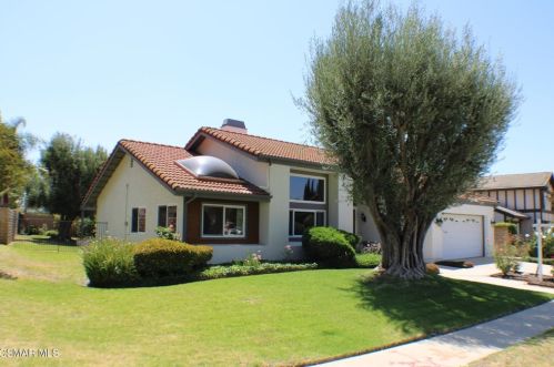 2712 Lemon Dr, Simi Valley, CA 93063-2247