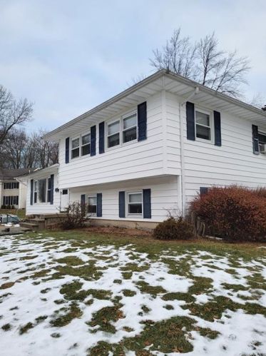 79 Eisenhower Dr, Middletown, NY 10940-4537