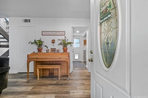 28045 Wildwind Rd, Santa Clarita, CA 91351-1270
