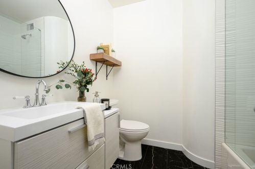 513 Dianthus St, Manhattan Beach CA  90266-6720 exterior