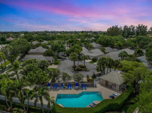 50 Admirals Ct, West Palm Beach, FL 33418-7164