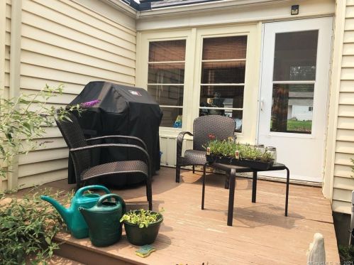 3 Hiram Ln, Bloomfield CT  06002-1224 exterior